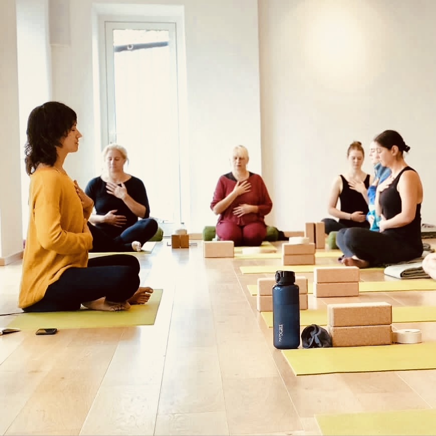Yoga Grundlagen im Strandhotel mit Steffi